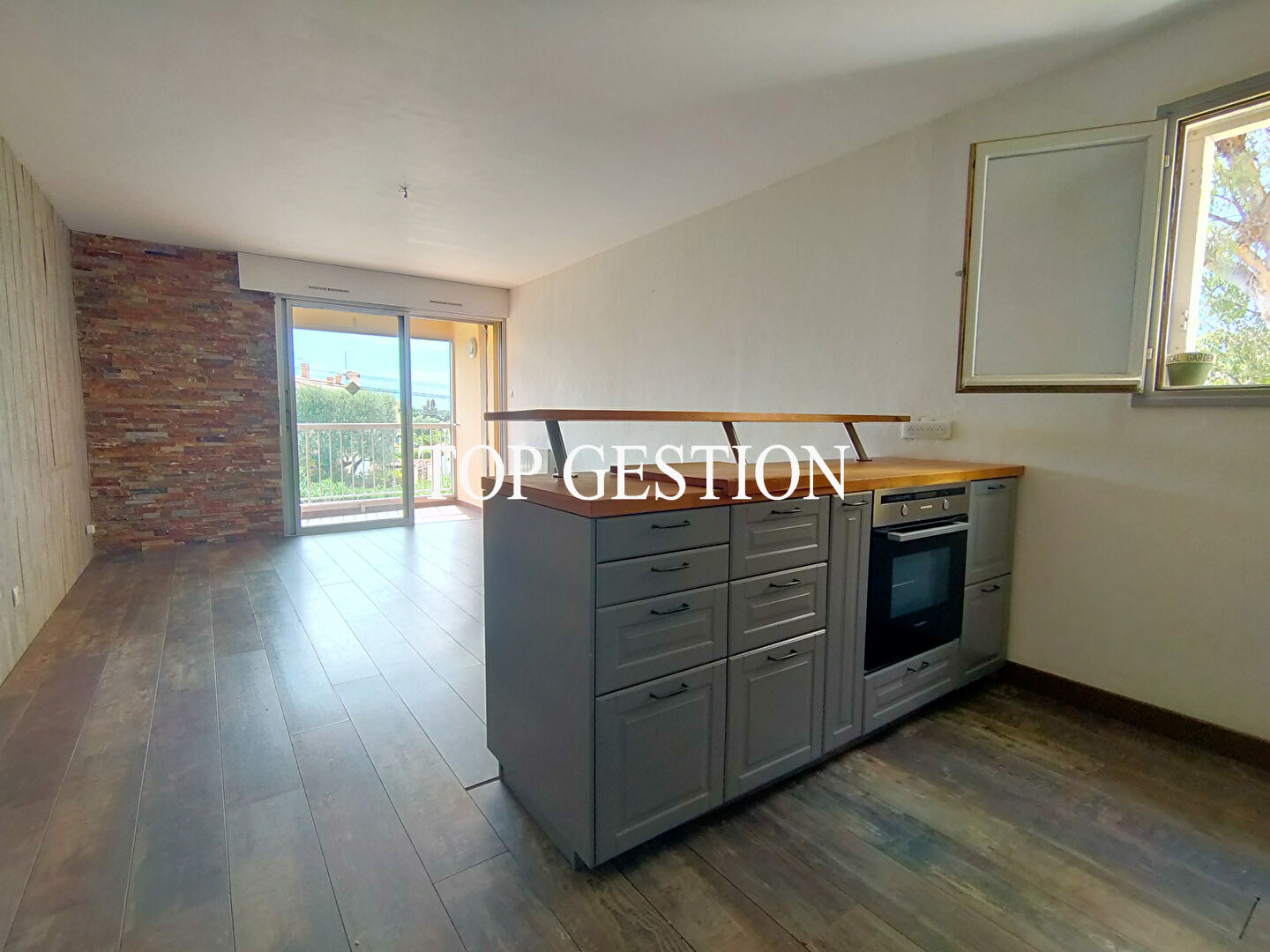 Appartement - SIX FOURS LES PLAGES